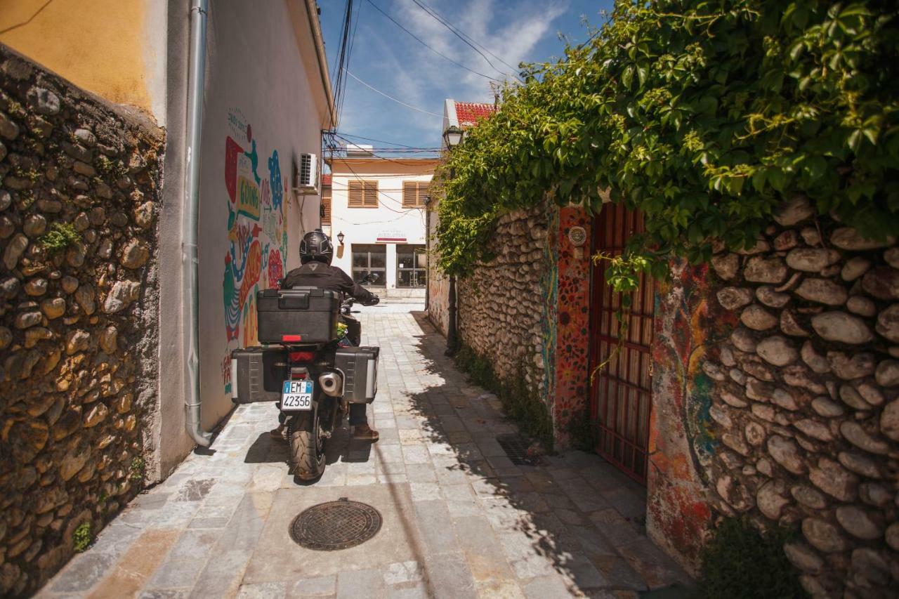The Wanderers Hostel Shkodër Exteriör bild