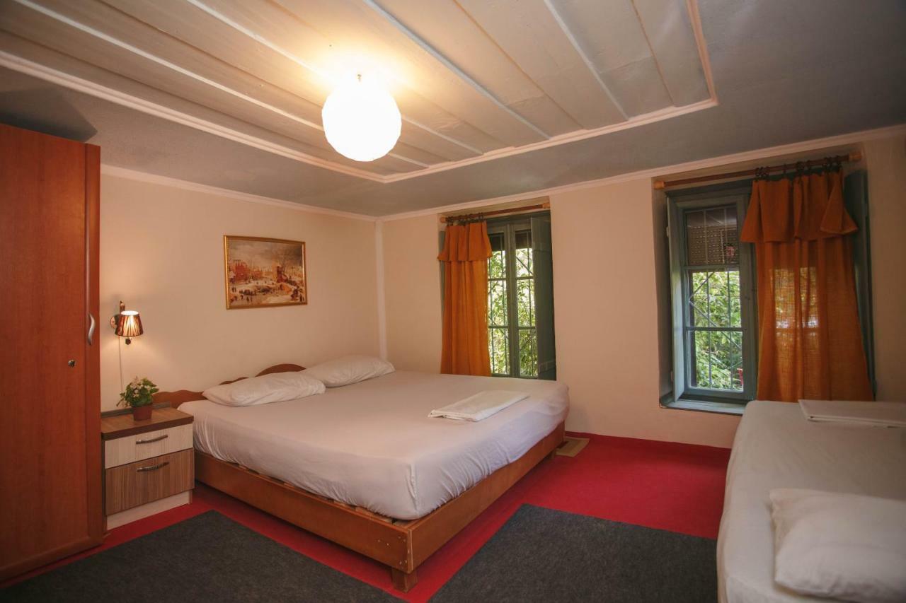 The Wanderers Hostel Shkodër Exteriör bild